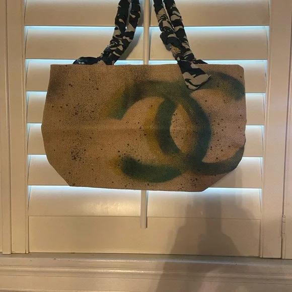 NEW STRAW TOTE  Bag - Green and Yellow locking double C’s - Picture 2 of 7